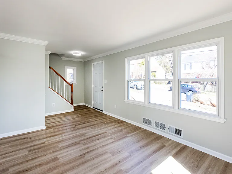 6918 18th Ave — Photo 2