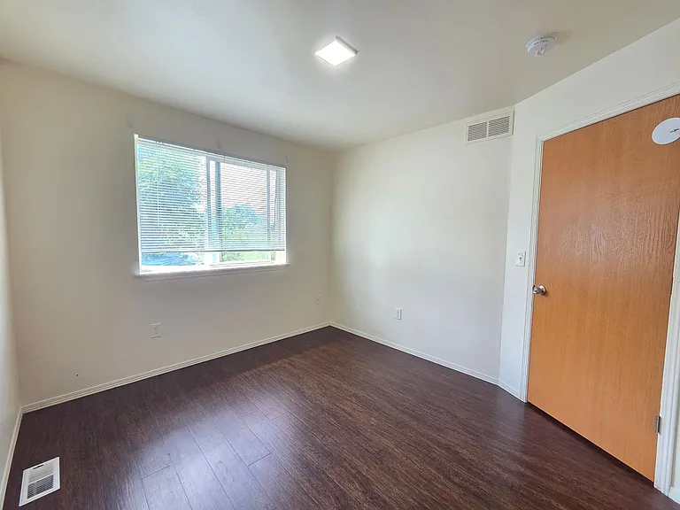 407 E 8th Ave — Photo 45