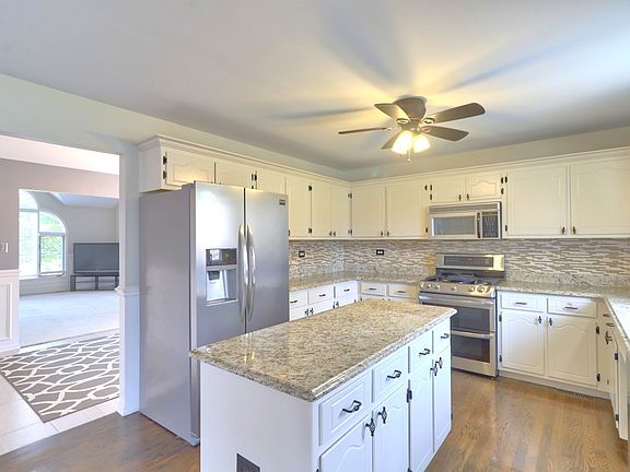 4th image of 7828 Brookside Glen Dr
