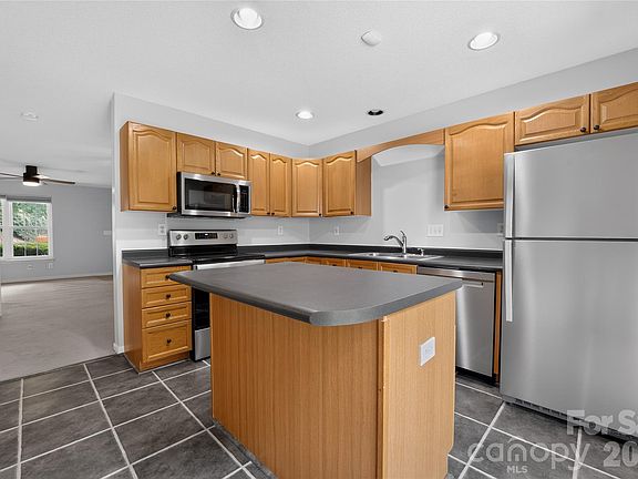 4th image of 9357 Glenwater Dr