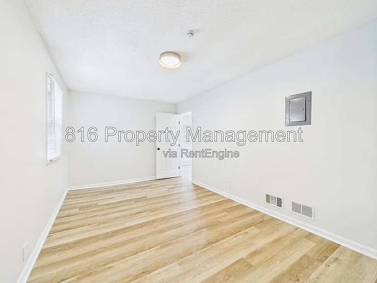11230 Corrington Ave — Photo 11