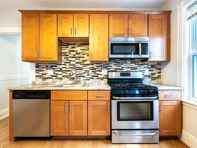 53 Saxton St #2 — Photo 4