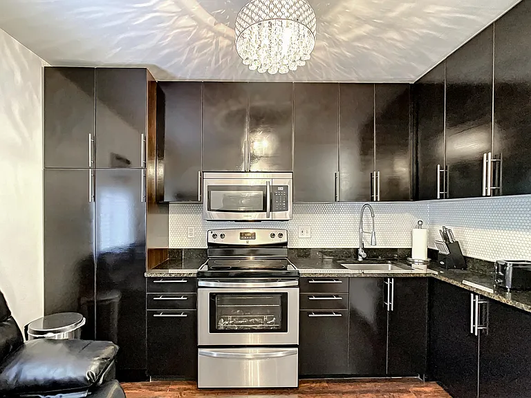 2100 SW 36th Ave — Photo 4