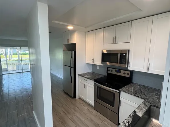 9851 Sandalfoot Blvd APT 208, Boca Raton, FL 33428