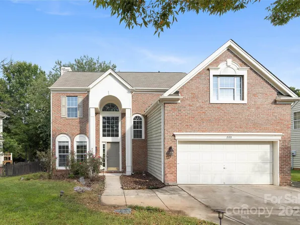 200 Aylesbury Ln, Indian Trail, NC 28079