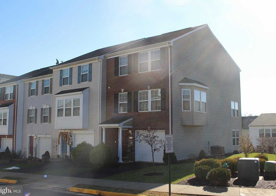 1st image of 100 Monticello Sq