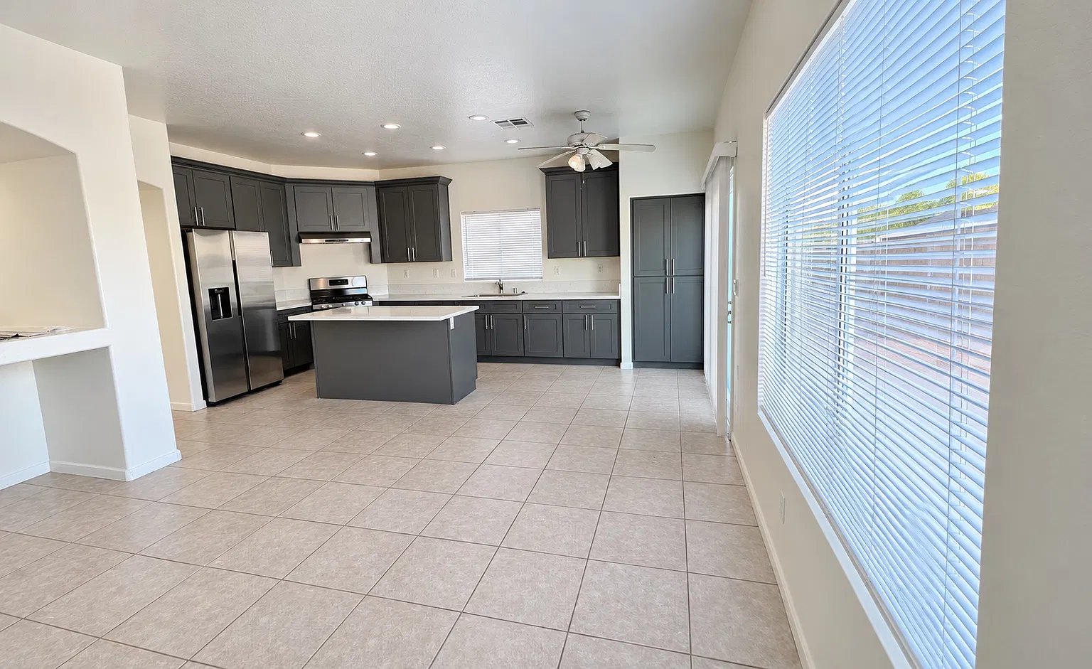 4 bed, 2.5 bath, 1916 sqft, $2,450 — Photo 3