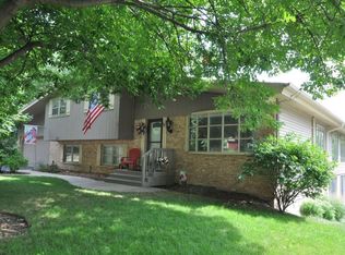 1240 N 120th St, Wauwatosa, WI 53226