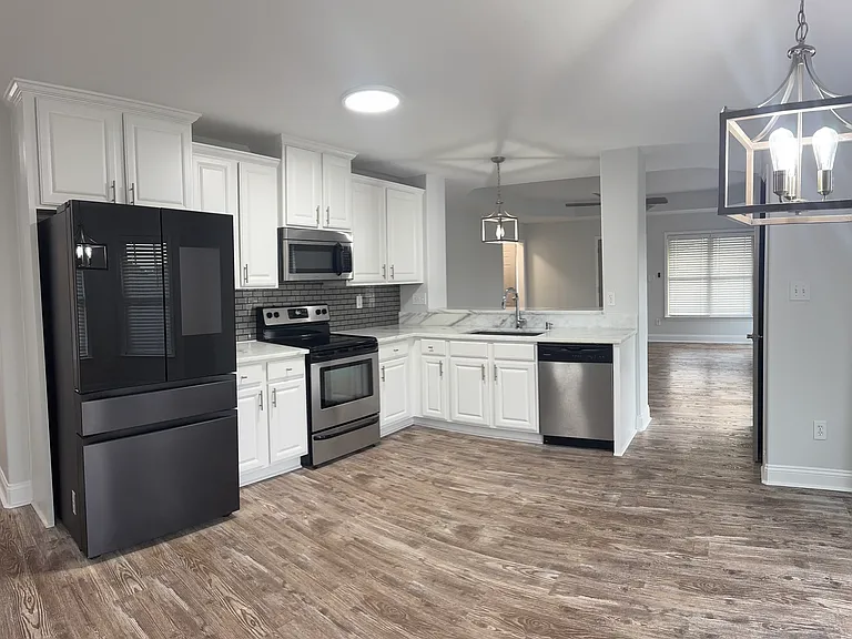 131 Brookslanding Dr — Photo 3