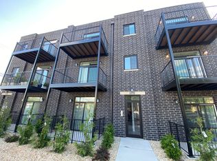 4418 N Austin Ave #102, Chicago, IL 60630