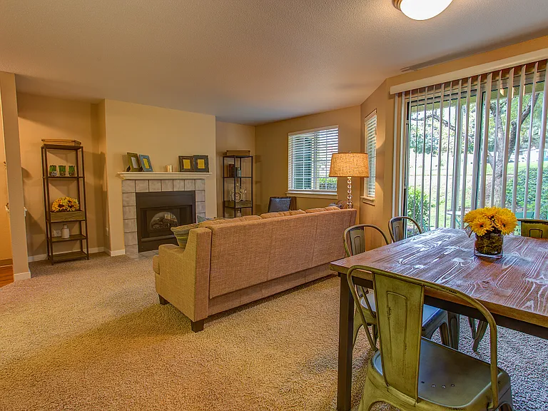 Commons at Avalon Park Apartments — Photo 18