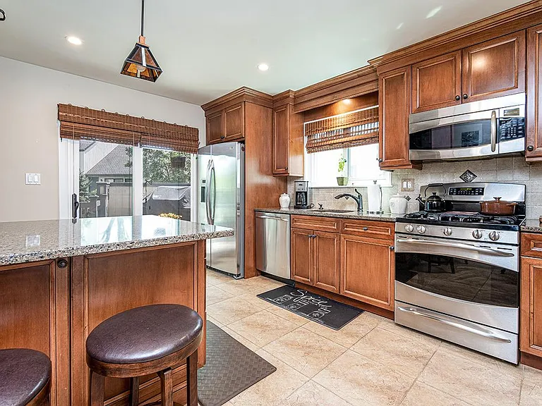 245 Crabtree Ct — Photo 3