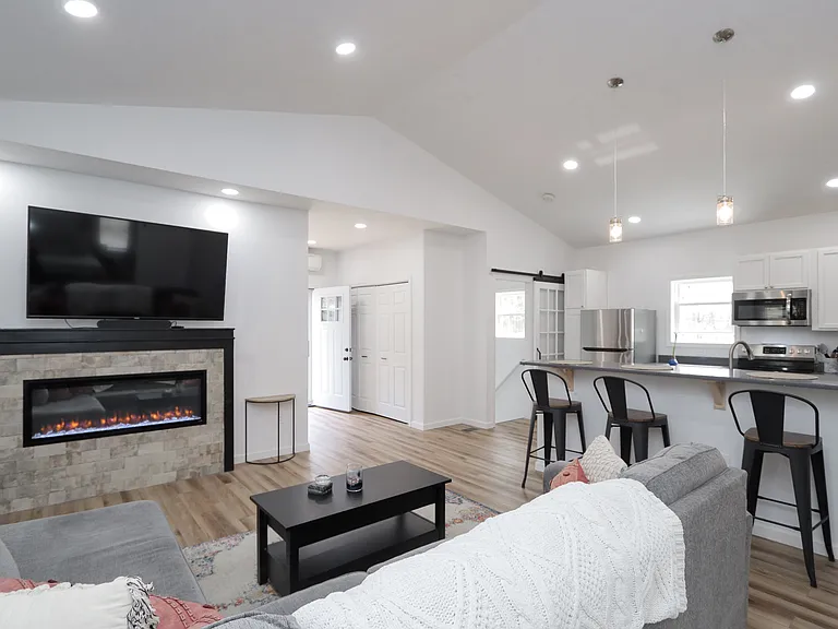 177 Thompson St — Photo 10