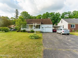 1011 Louis Rd, Schenectady, NY 12303