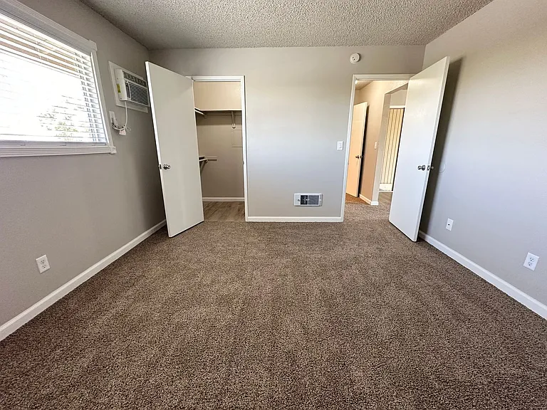 Oasis Apartments — Photo 7