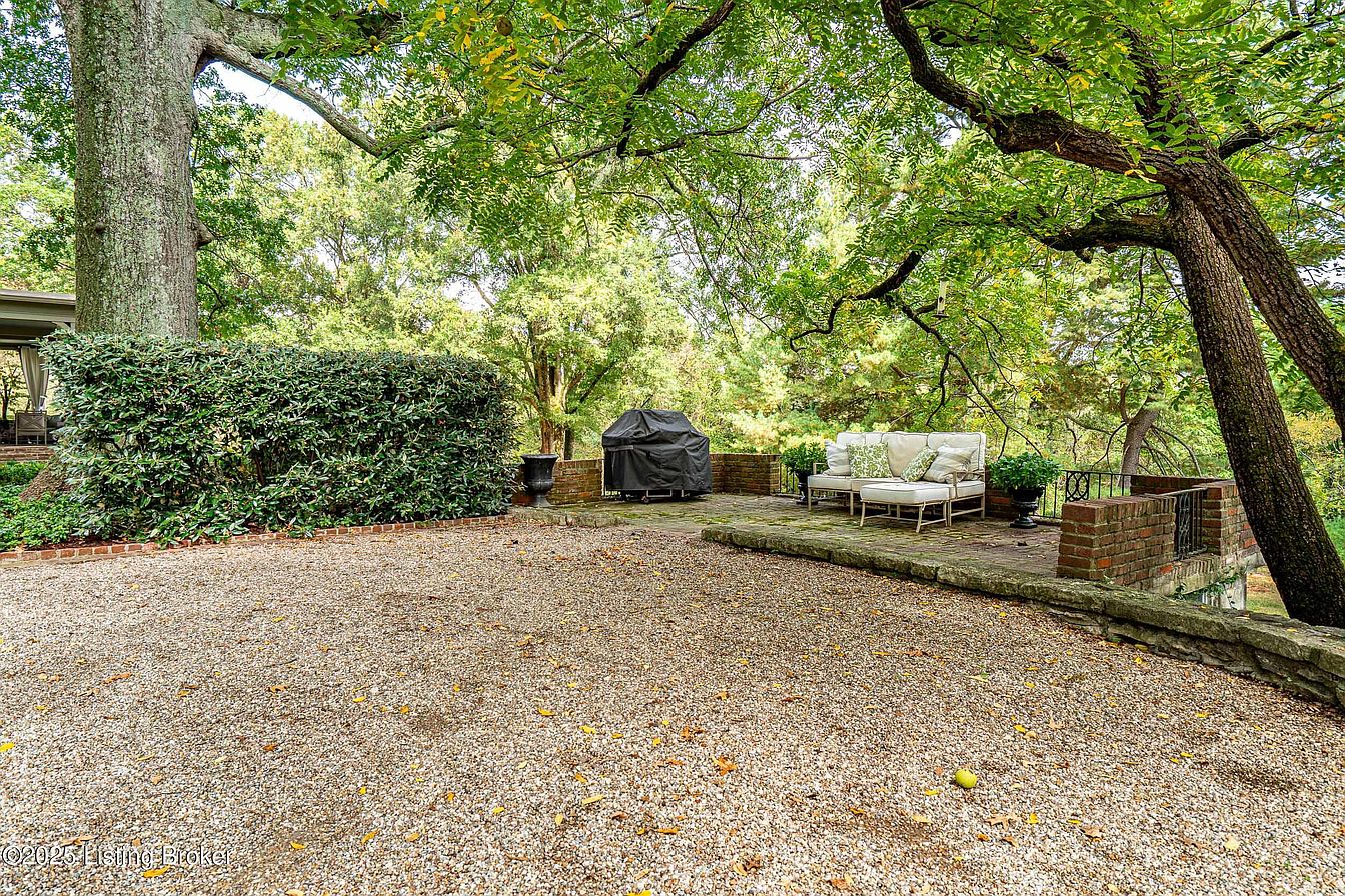 carousel photo #6 (MLS)