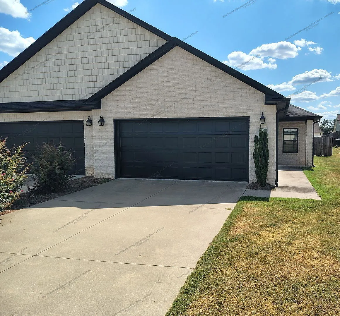 3 bed, 2.0 bath, 1400 sqft, $1,599 — Photo 1