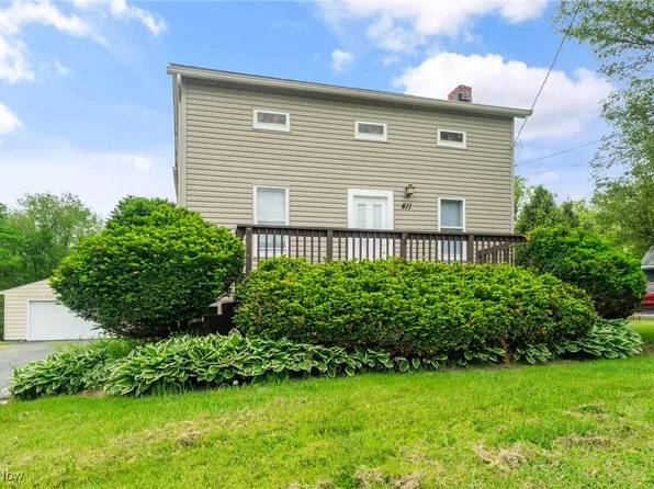 411 Elmwood Dr, Hubbard, OH 44425