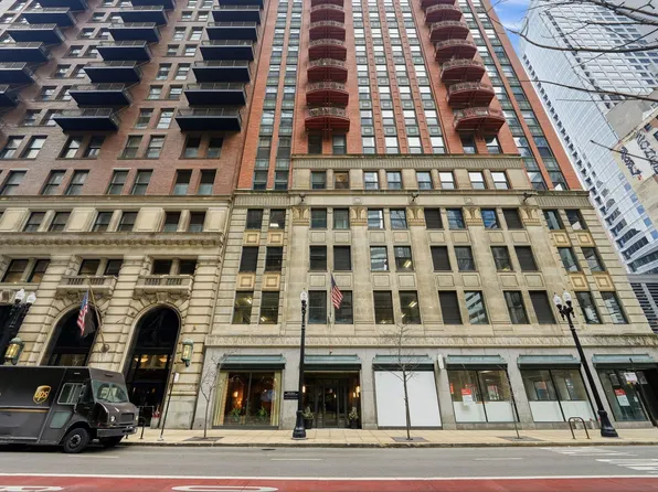 208 W Washington St APT 611, Chicago, IL 60606