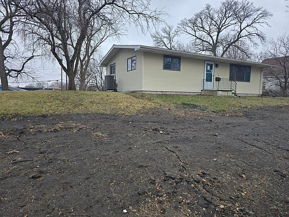 2nd image of 114 S 3rd St