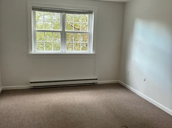 61 Storey Ave APT 4, Newburyport, MA 01950