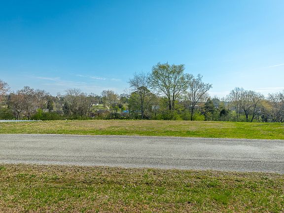 4th image of 273 Lenore Ln