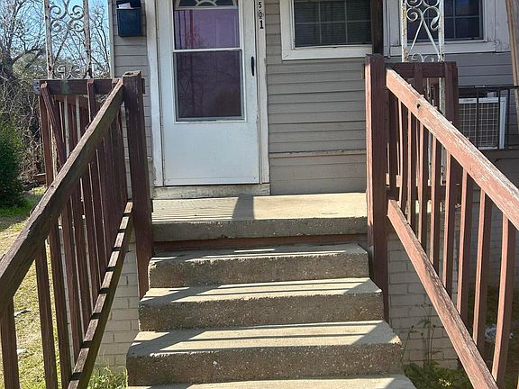 2nd image of 2501 Woodlawn St #2501