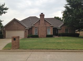 8 Windsor Ct, Shawnee, OK 74804