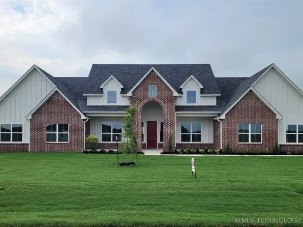 31820 E Two Socks Dr, Broken Arrow, OK 74014