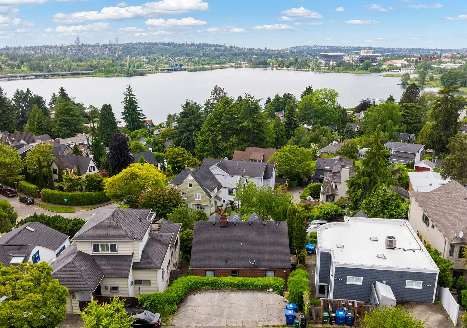 Historic Laurelhurst Home ~ Quiet Neighborhood~ Stunning Water View! 4 Mins to U Village/UW — Photo 3