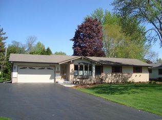 6432 S 122nd St, Franklin, WI 53132