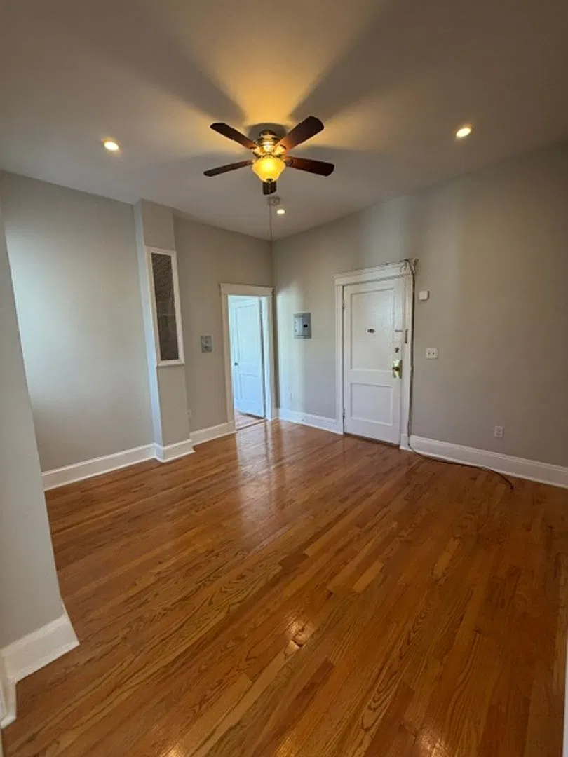 2 Bed on the Green Line Close to Packards Corner — Photo 2