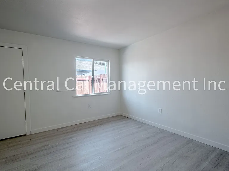 1313 E Planz Rd — Photo 12