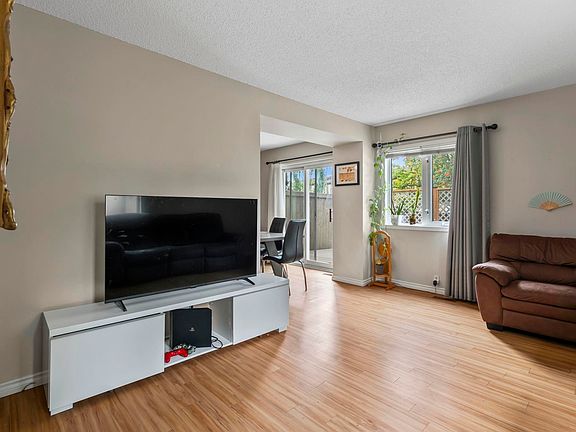 4th image of 716 Clareview Rd NW