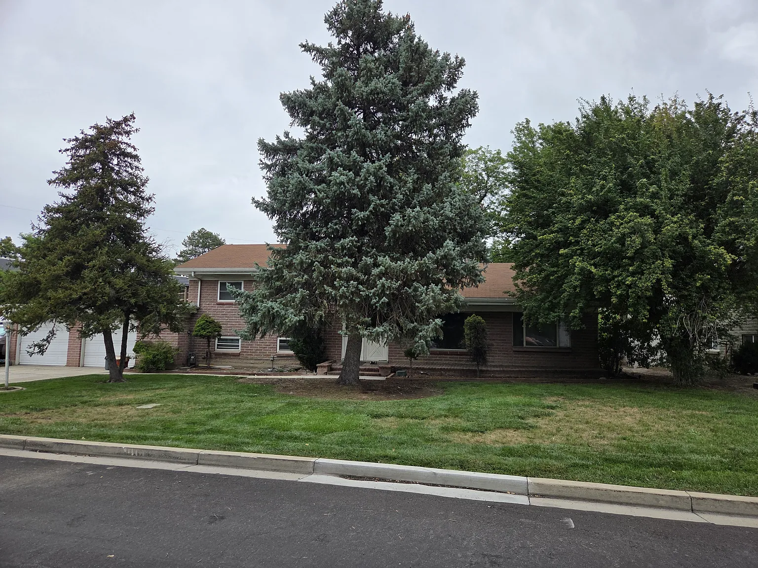 3 bed, 2500 sqft, $2,650 — Photo 1