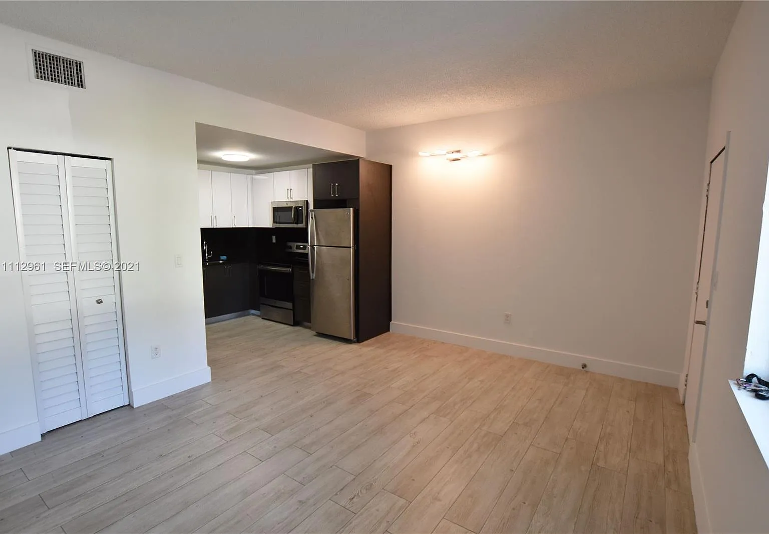 2 bed, 700 sqft, $2,050 — Photo 3