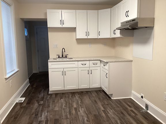 Kitchen, stainless steel appliances, installed at move in,
