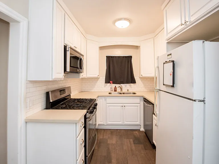 12511 Columbia Way — Photo 12
