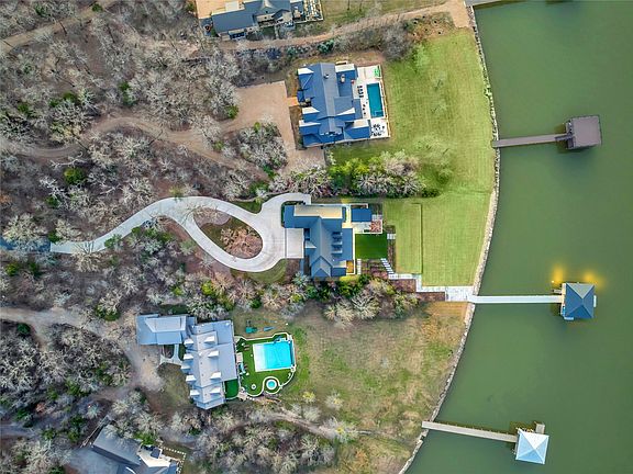 4th image of 211 Deer Valley Dr