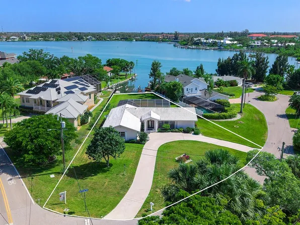 396 Bayshore Dr, Venice, FL 34285