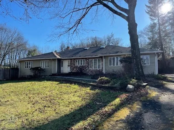 42 Mayer Drive, Montebello, NY 10901