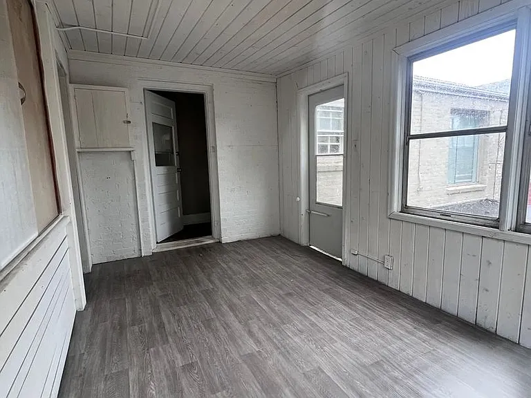 411 S 38th Ave — Photo 2