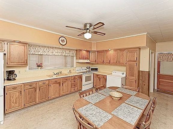 3rd image of 179 Saratoga Ave