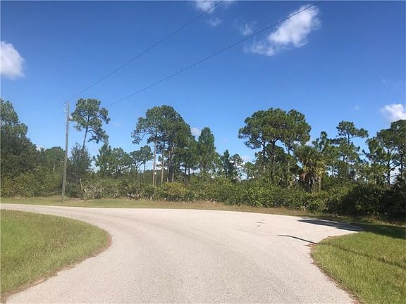 4th image of 132 Green Pine Park
