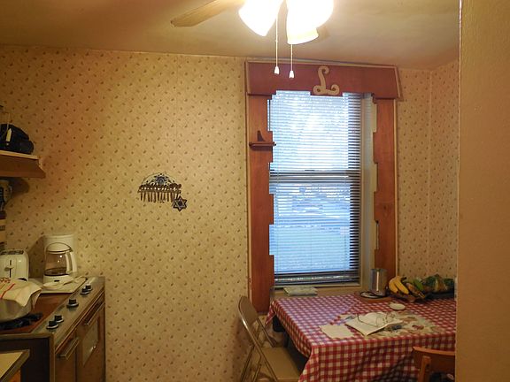 5th image of 14039 34th Ave APT 1L