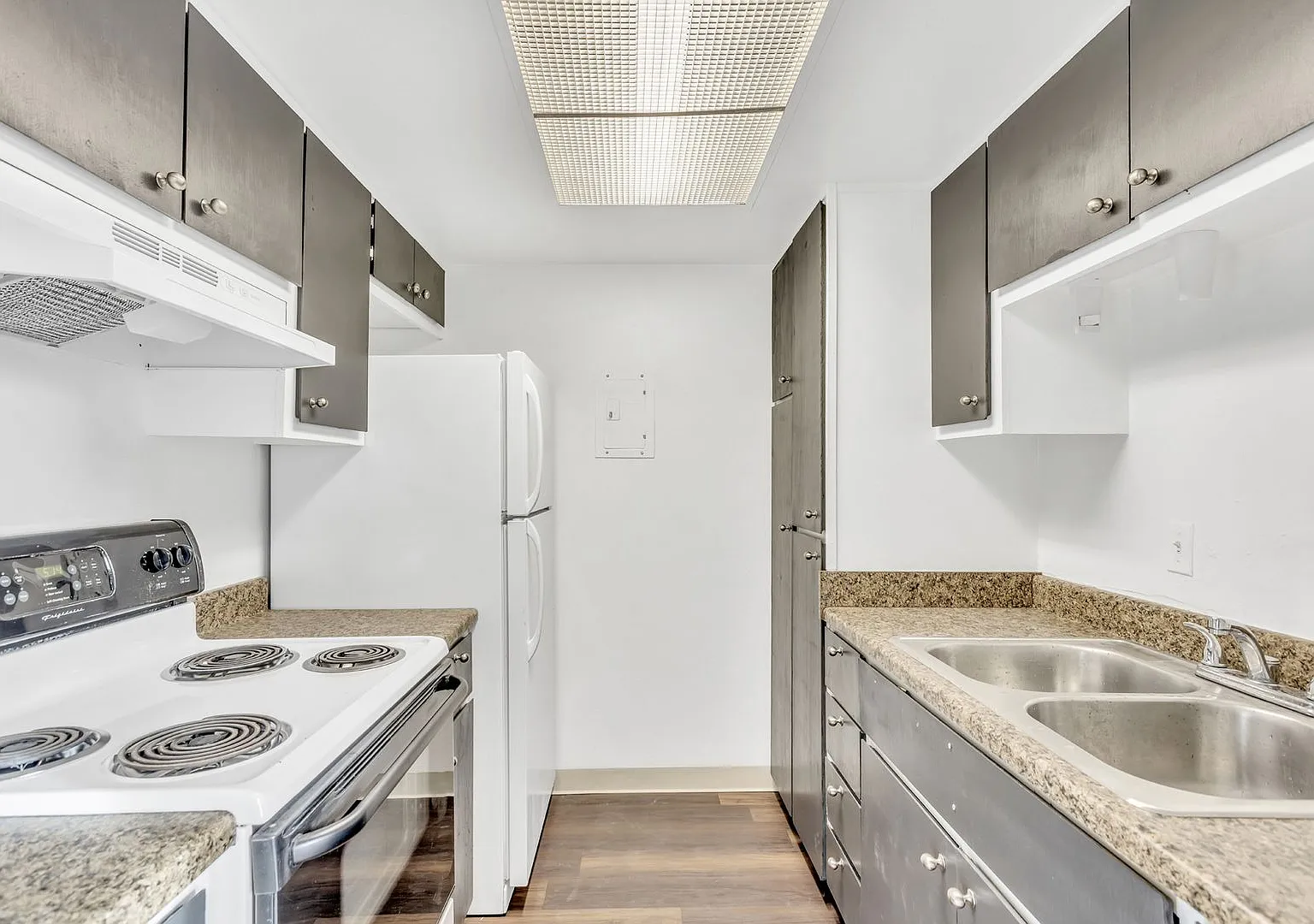 1405ra — Photo 2