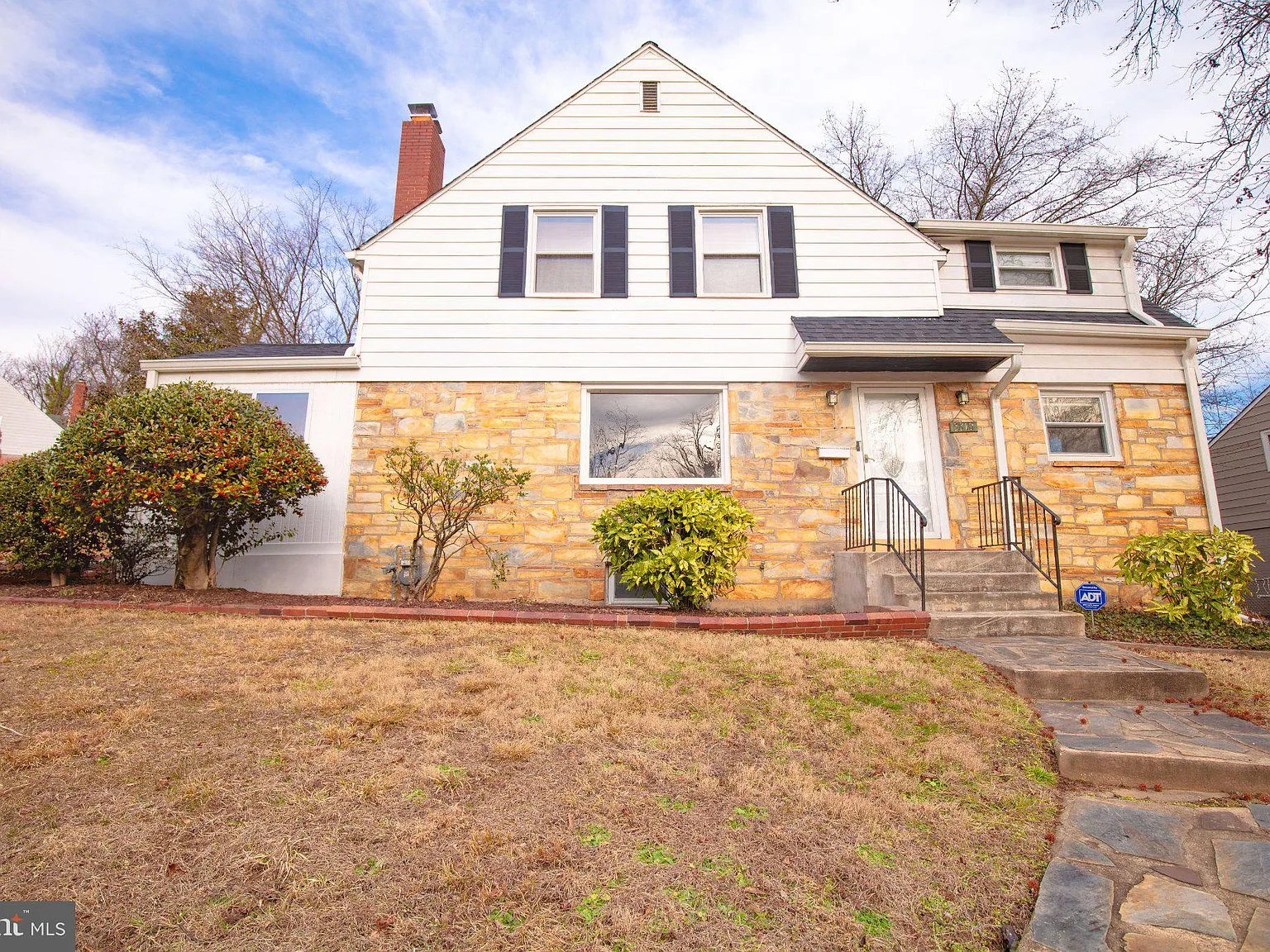3 bed, 2.5 bath, 1384 sqft, $2,825 — Photo 2
