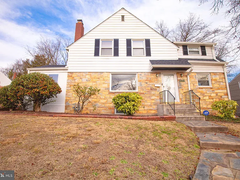 5810 Greenleaf Rd — Photo 2