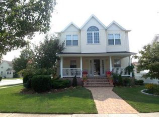 95 Pearsall Ave, Lynbrook, NY 11563
