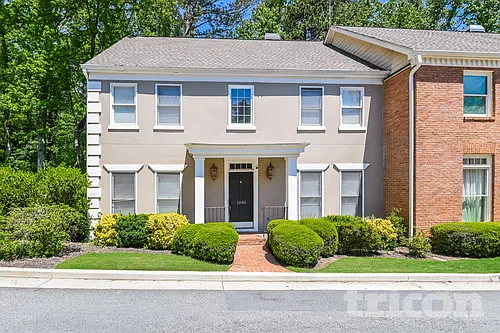 1040 Huntcliff Photo 1